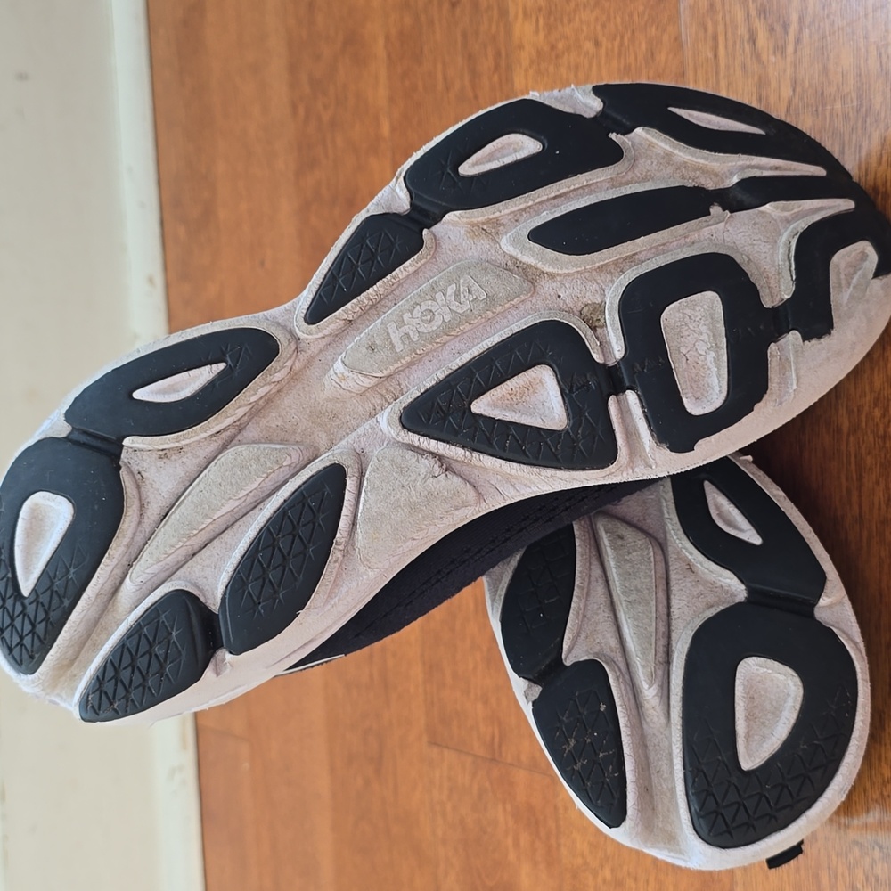 Hoka Bondi 8 Black and White Athletic Shoes size 8.5D - Picture 2 of 7